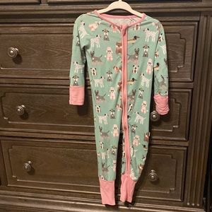 Size 6-12 month little sleepies.